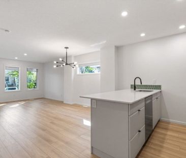 Edmonton Unfurnished house Rental in Parkdale - Brand New Luxury 3 ... - Photo 3