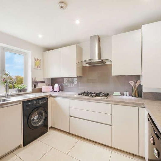 Sunbury Court Mews, Surrey, TW16 - Photo 1