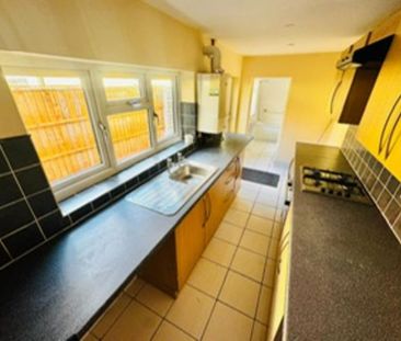 3 bedroom end of terrace house to rent - Photo 1