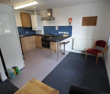 1 bedroom in a house share to rent - Photo 3