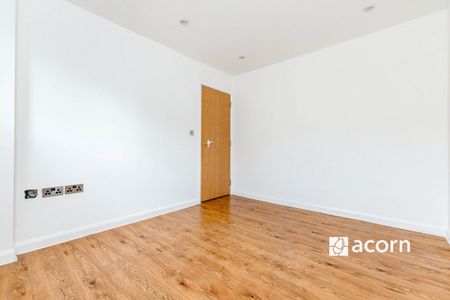 Webster Road, London, SE16 - Photo 3