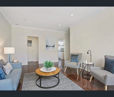 Stylish 2 Bedroom Apartment with Car Park in the Heart of Armadale - Photo 6