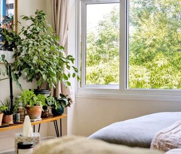 Davos Close, Woking, GU22 - Photo 3