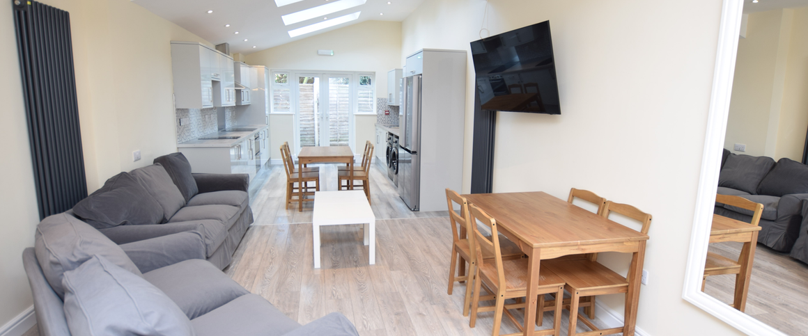 Chestnut Street Room 5 - Photo 1