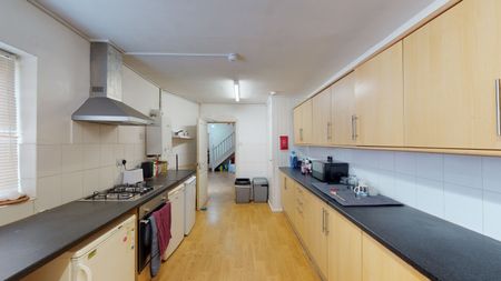 Carholme Road - 4 Bed Student Let - Photo 4