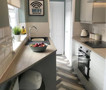 3 bedroom Flat To Let - Photo 6