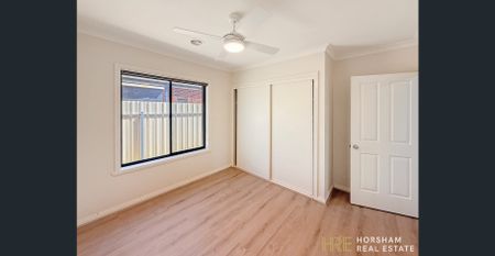 Spacious Family Home in Quiet Court – Walk to River & Parks - Photo 5