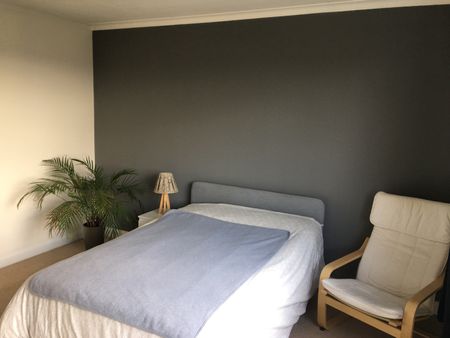 2 Bed Flat, Sheen Court, TW10 - Photo 3