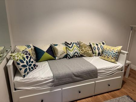 Friendly Home for Weekday Let - Photo 2