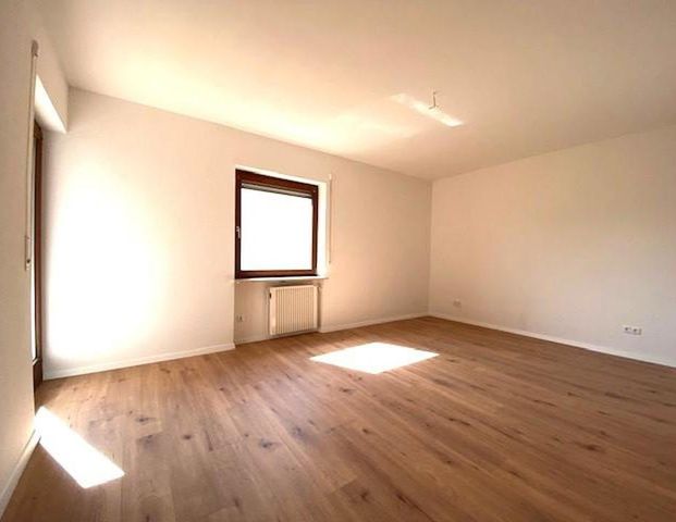 Große EG Wohnung mit 3 Schlafzimmern und Terrasse - Photo 1