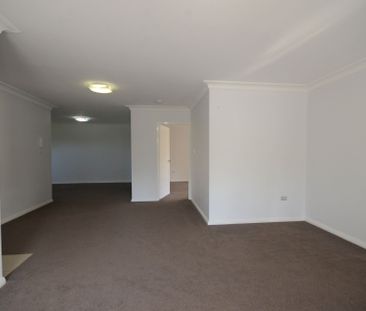 Oversized 3 Bedroom Unit!! - Photo 4