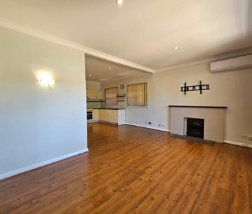 **SHORT TERM RENTAL** 3 BEDROOM HOUSE WITH A/C - Photo 2