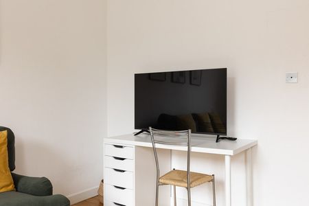 Elgin Avenue - Photo 3