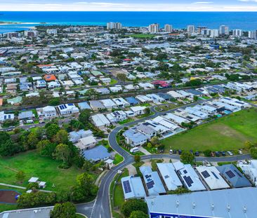 Beautifully Renovated 4-Bedroom Home in Central Maroochydore - Photo 4