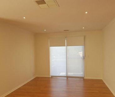 THREE BEDROOM UNIT - WALKING DISTANCE TO SCHOOLS & CHILDCARE - Photo 1