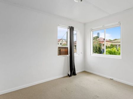 2 Bedroom, 1 Bathroom Unit for Comfortable Living - Photo 3