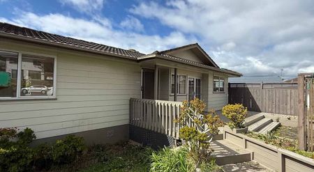 6 Bedroom - Large family home. - Photo 2