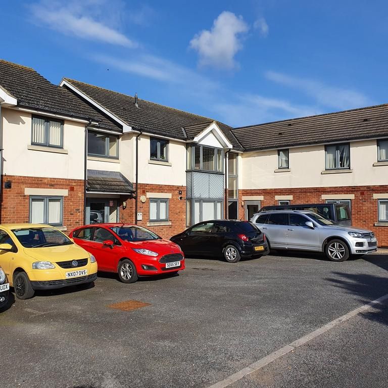 2 bedroom ground floor flat to rent - Photo 2