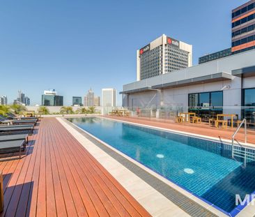 Live, lounge, repeat fully furnished City living done right - Photo 1