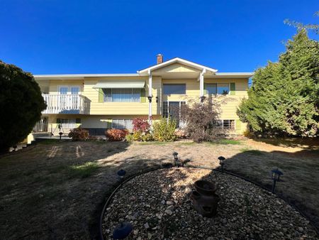 Spacious Family Home in Lakeview Heights - Photo 3