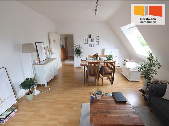 Dachgeschoßwohnung im Herzen von Schloß Holte - Photo 1