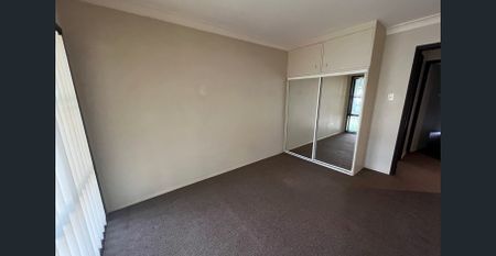 Large three bedroom home in the heart of Ingleburn - Photo 2