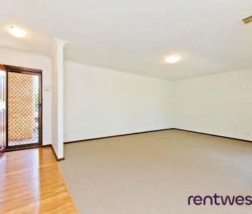 “HOMELY CHARACTER VILLA IN ALFRED COVE” - Photo 2