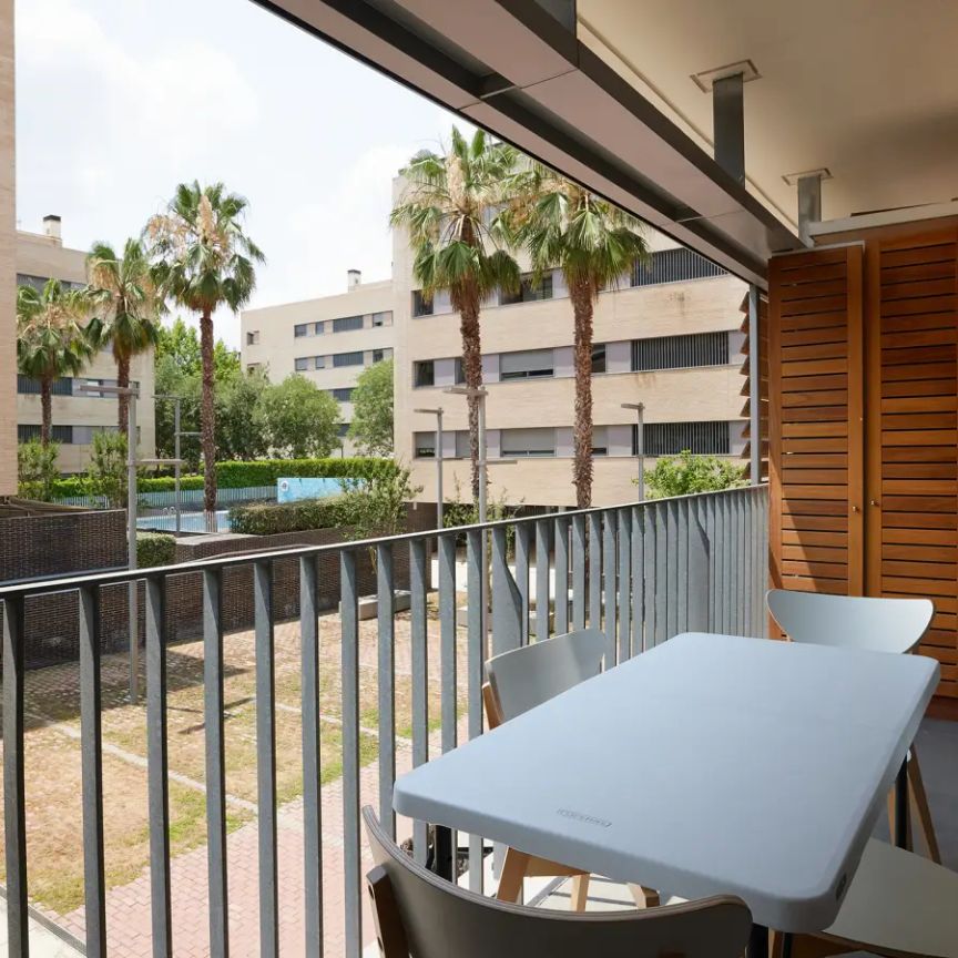 2-bedroom apartment for rent in Sant Cugat Del Vallès, smoking allowed - Foto 1