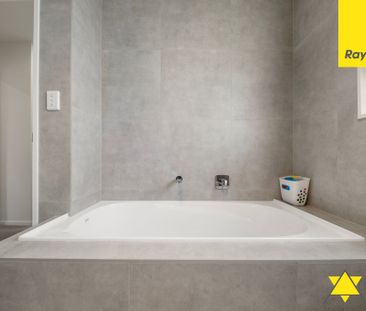 Modern Living in the Heart of Te Atatu South - Photo 4