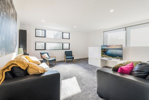 Immaculate new home - Photo 1