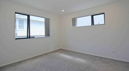 Located in the heart of Howick - Photo 2