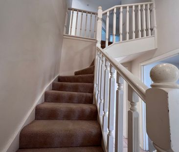 TOWNHOUSE LIVING AT ITS BEST - Photo 3