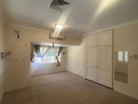 Spacious Three Bedroom Family Home - Photo 4