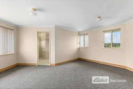 EXECUTIVE HOME CLOSE TO THE BEACH! - Photo 3