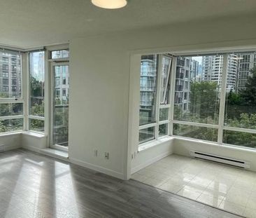 DT Vancouver One Bedroom and Den for rent - Photo 1