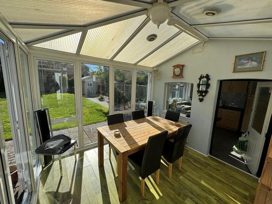 1 bedroom in a house share to rent - Photo 1