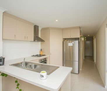 Beautifully Light Filled Home - Photo 3