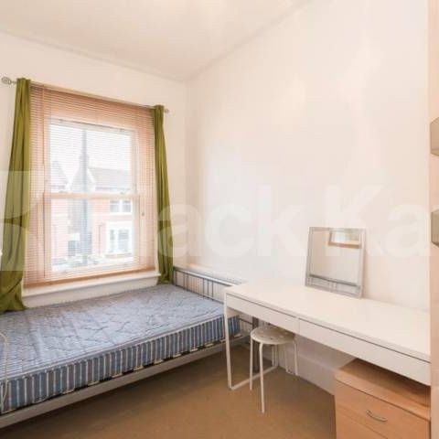 A spacious three-bedroom flat located on Alexandra Road N8 - Photo 1