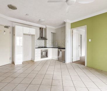 One Bedroom Unit - BRAND NEW CARPET! - Photo 5