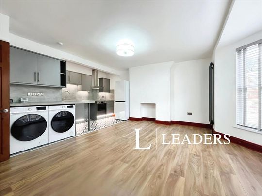3 bedroom flat to rent - Photo 1