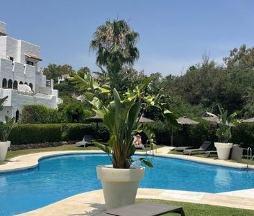 3 bedroom luxury Flat for rent in Estepona, Spain - Photo 4