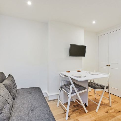 Fitzroy Square - Photo 1