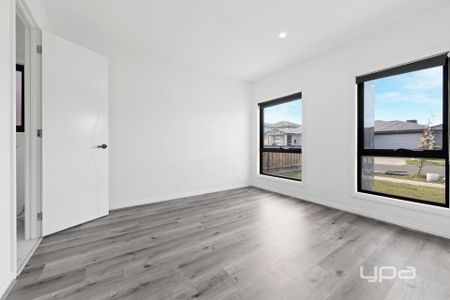 5 BEDROOM FAMILY HOME - Photo 5