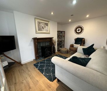 2 bedroom end of terrace house to rent - Photo 1