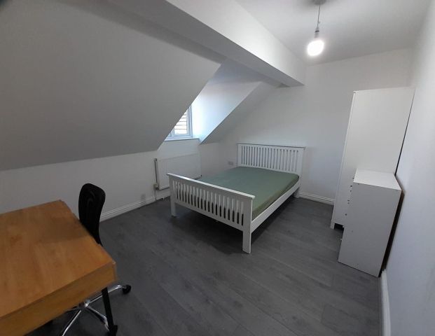 Room in a Shared House, Burlington Mews, B10 - Photo 1