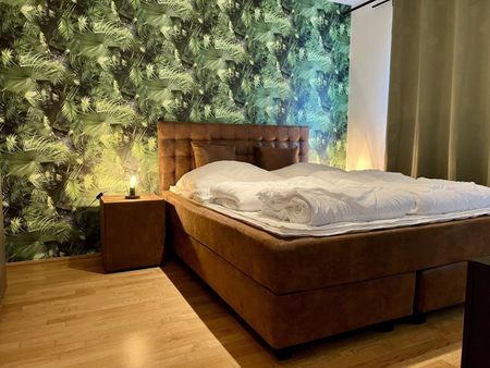 Stilvolle, voll möblierte 2-Zimmer-Wohnung mit Loggia – ruhige Innenhoflage - Photo 4