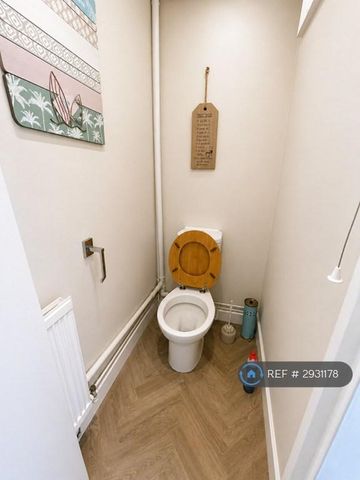 1 bedroom in a house share to rent - Photo 5