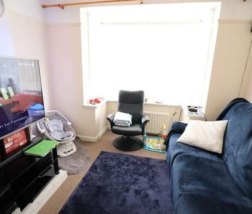 Chairborough Road, High Wycombe, HP12 - Photo 2