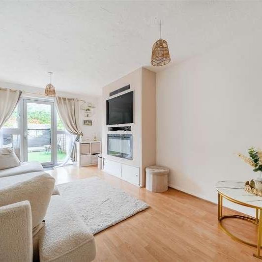 Redhouse Park Gardens, Gosport, PO12 - Photo 1