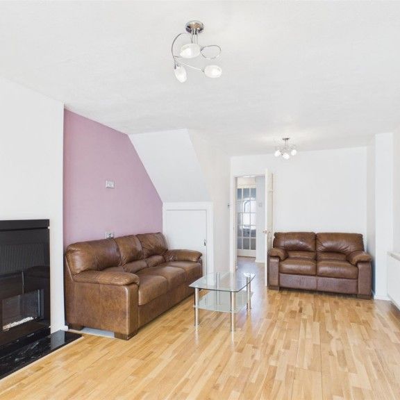 2 BED House To rent - Photo 1